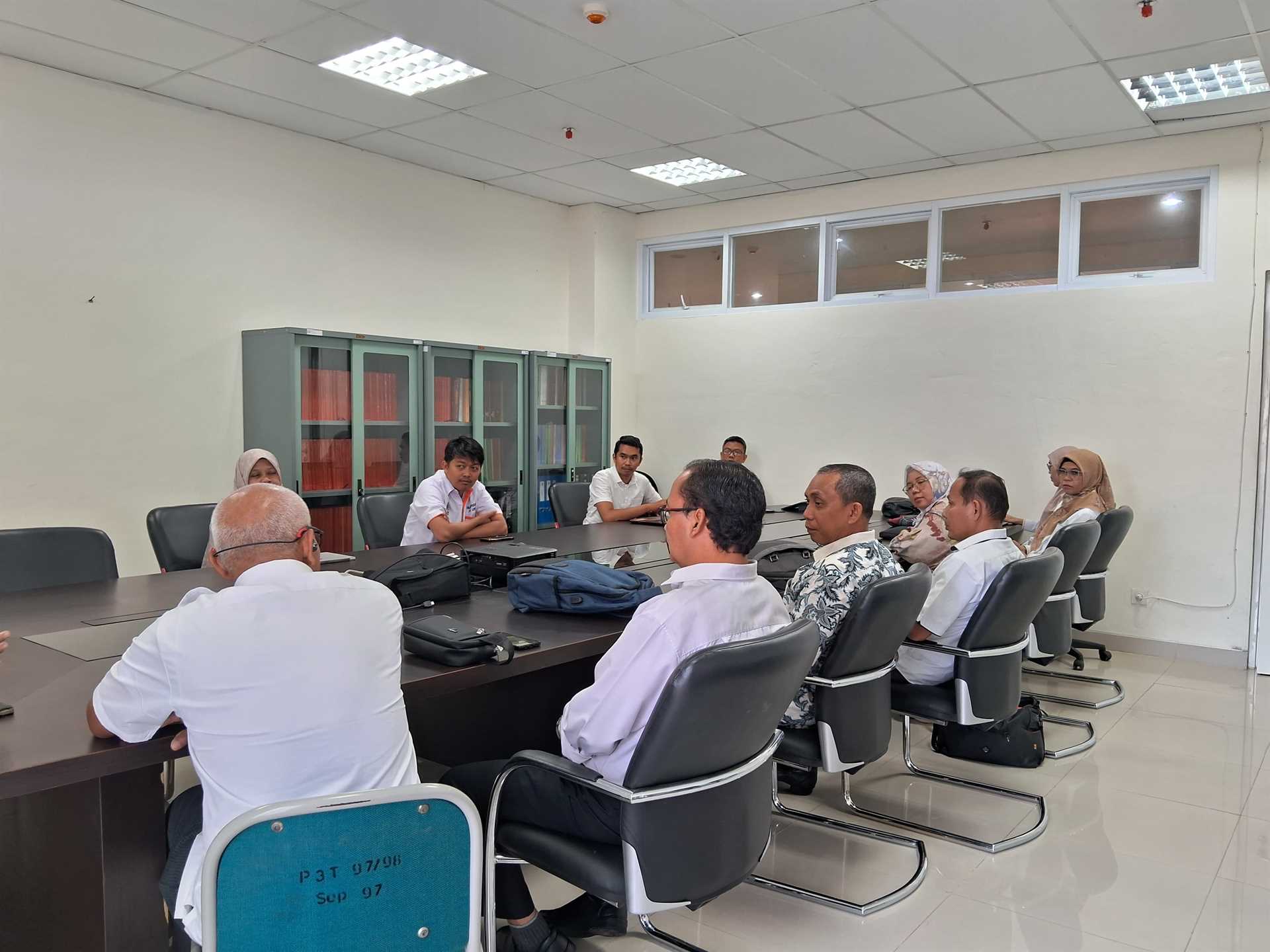 Gallery of Technical Guidance and Competency Test for BNSP Professional Certificate LAUNDRY ATTENDANT Universitas Negeri Padang
