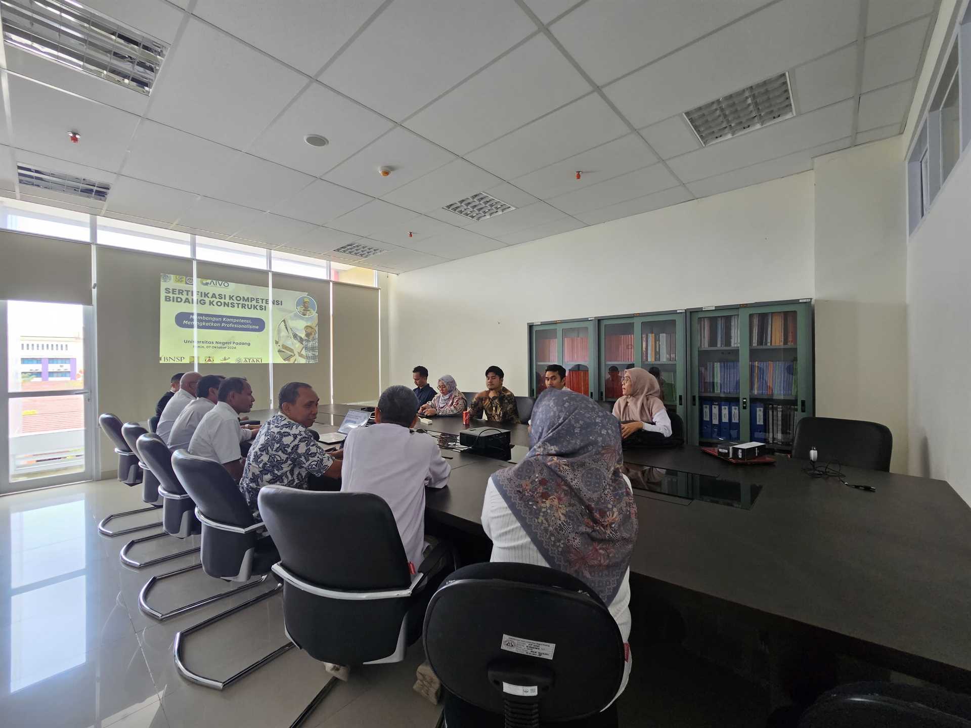 Gallery of Technical Guidance and Competency Test for BNSP Professional Certificate LAUNDRY ATTENDANT Universitas Negeri Padang